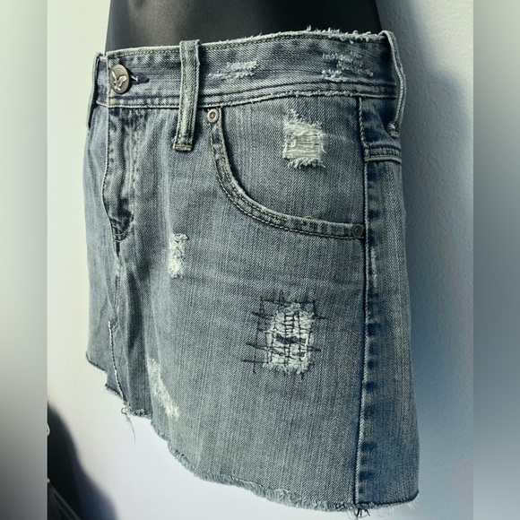 Vintage Women’s American Eagle Distressed Jean Denim Miniskirt Size 2 - Picture 3 of 6